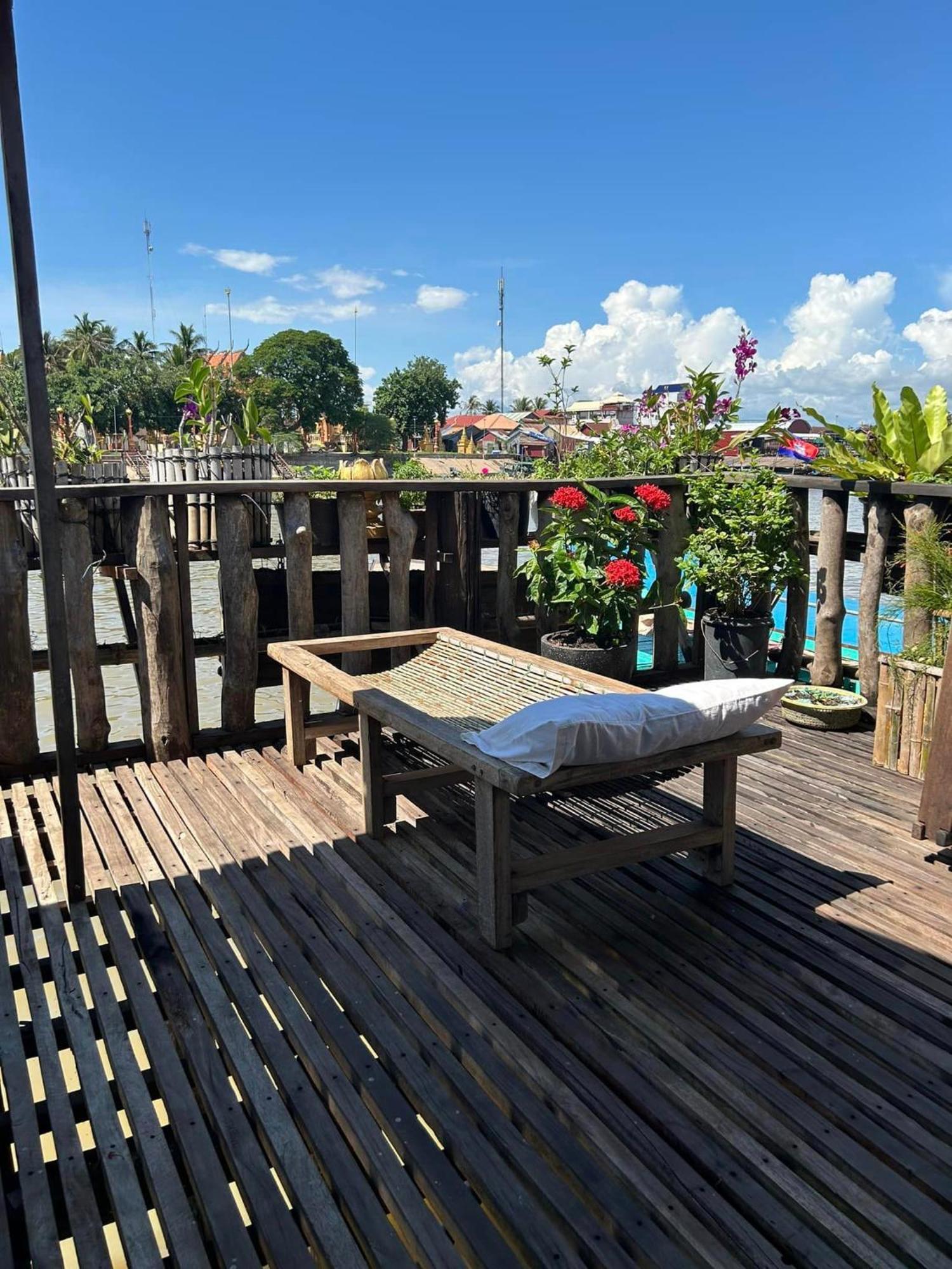 St 63 Home Stay & Tour Kampong Khleang Exterior foto